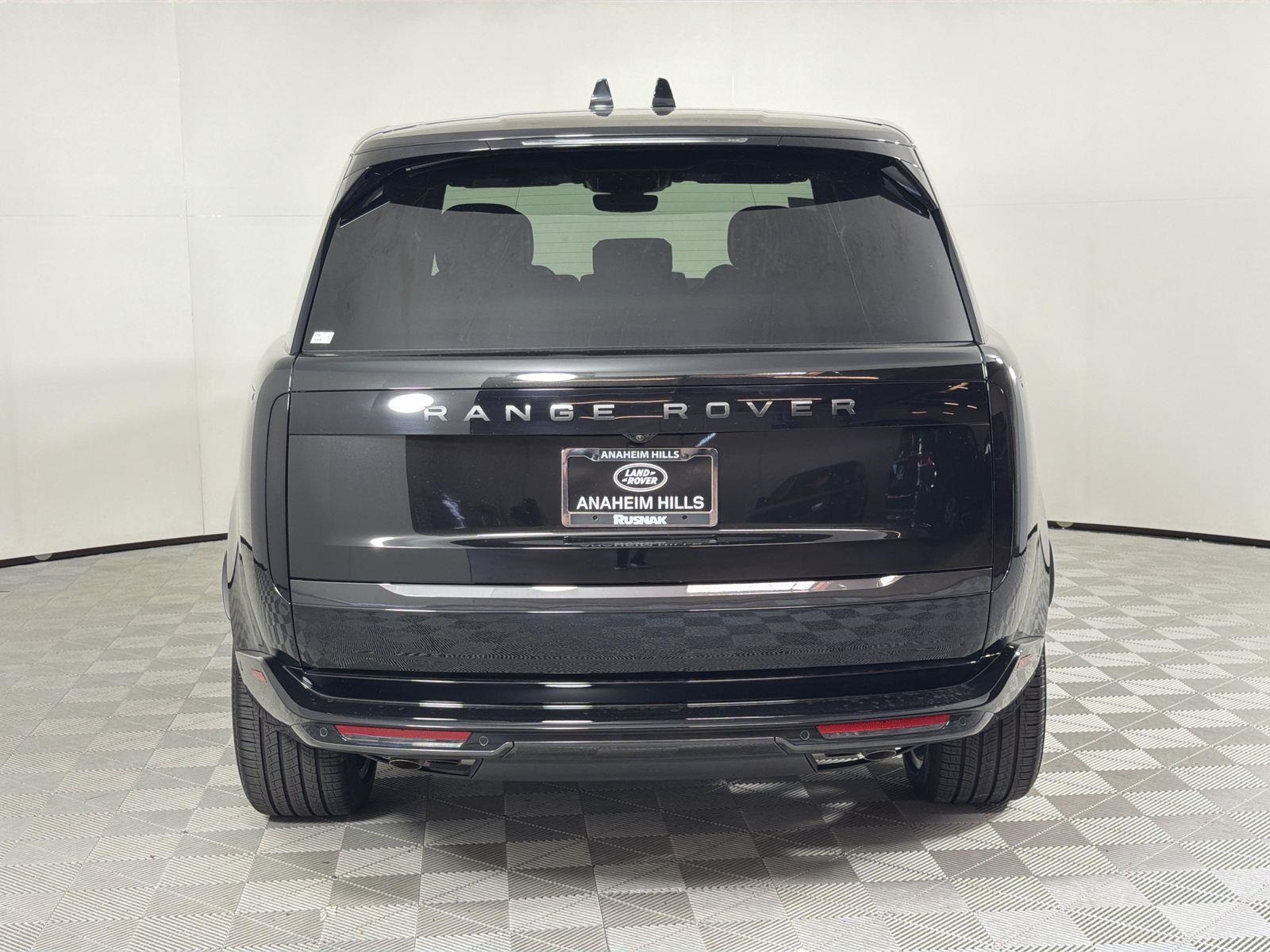 2025 Land Rover Range Rover SE photo 3