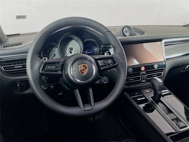 2025 Porsche Macan S photo 24