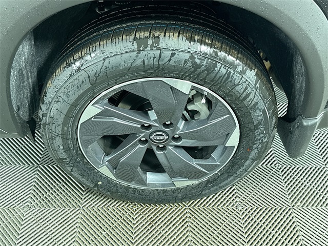2025 Nissan Rogue SV photo 3