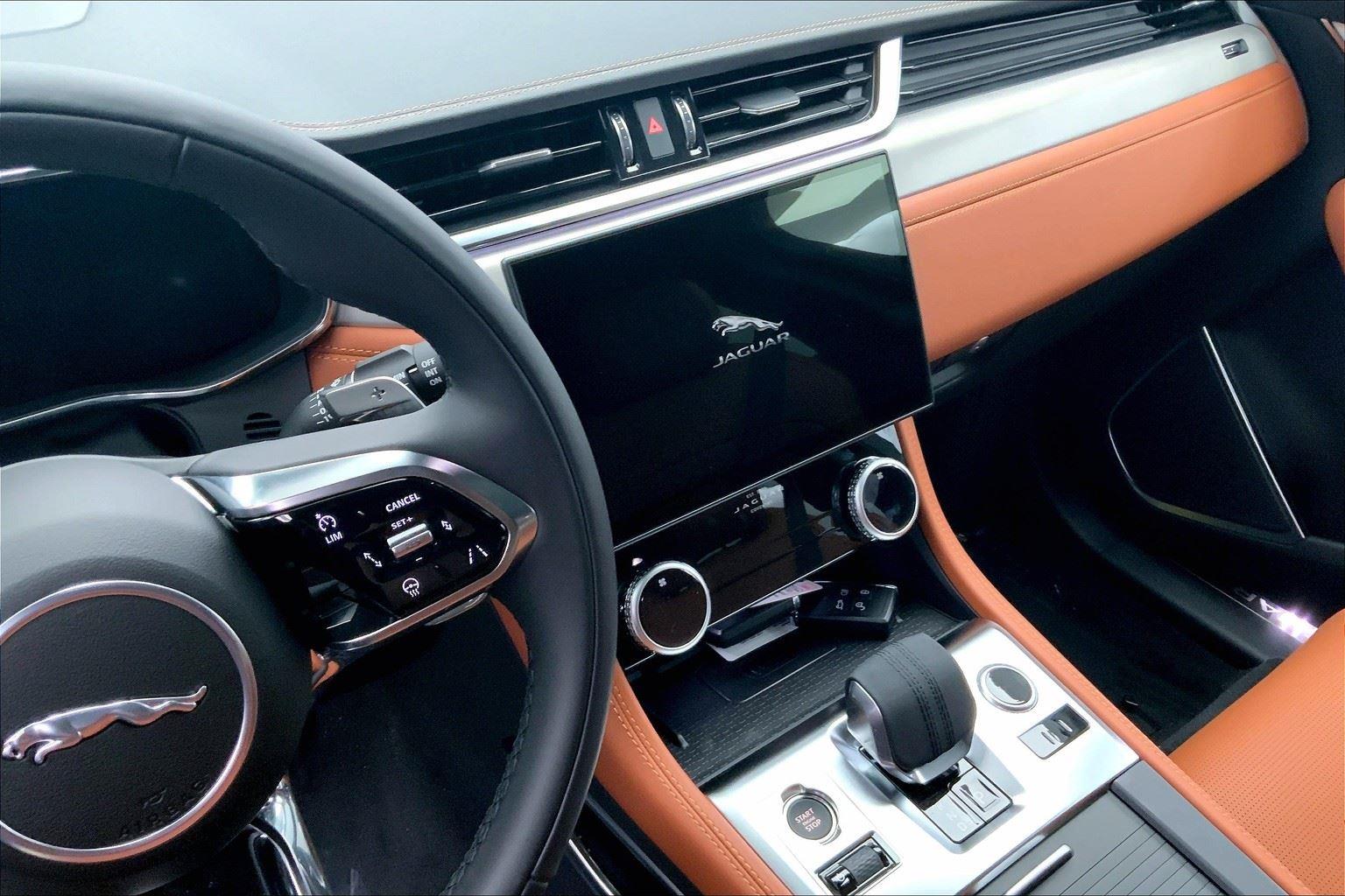 2026 Jaguar F-PACE P250 R-Dynamic S photo 4