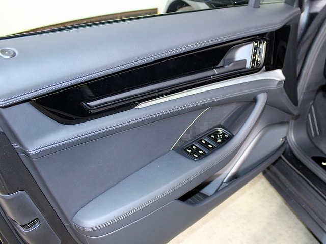 2025 Porsche Panamera 4 photo 18