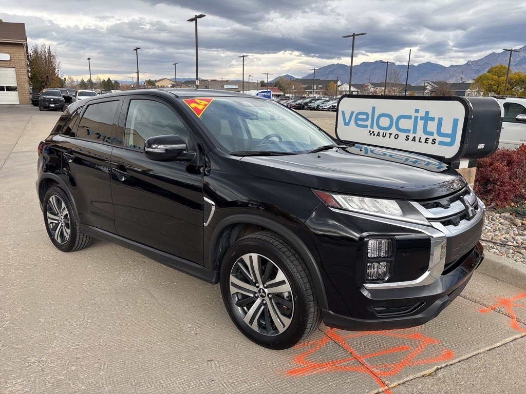 2024 Mitsubishi Outlander Sport SE's photo