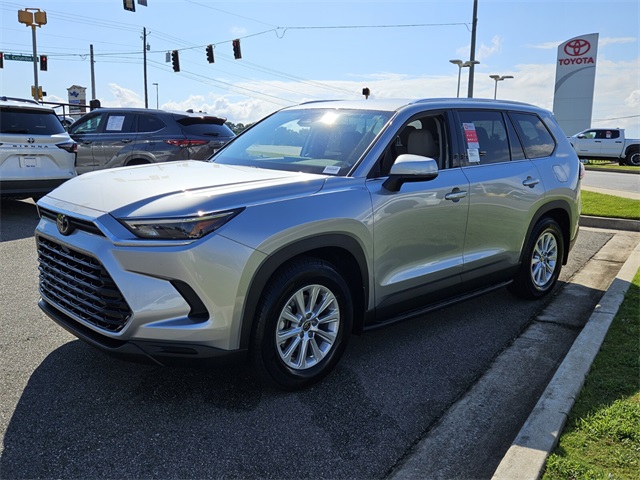 2025 Toyota Grand Highlander XLE photo 3