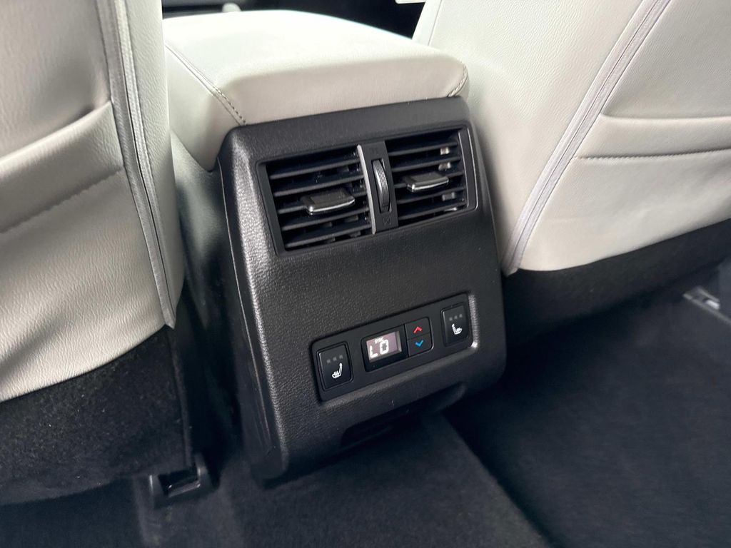 2025 Mitsubishi Outlander SEL photo 17