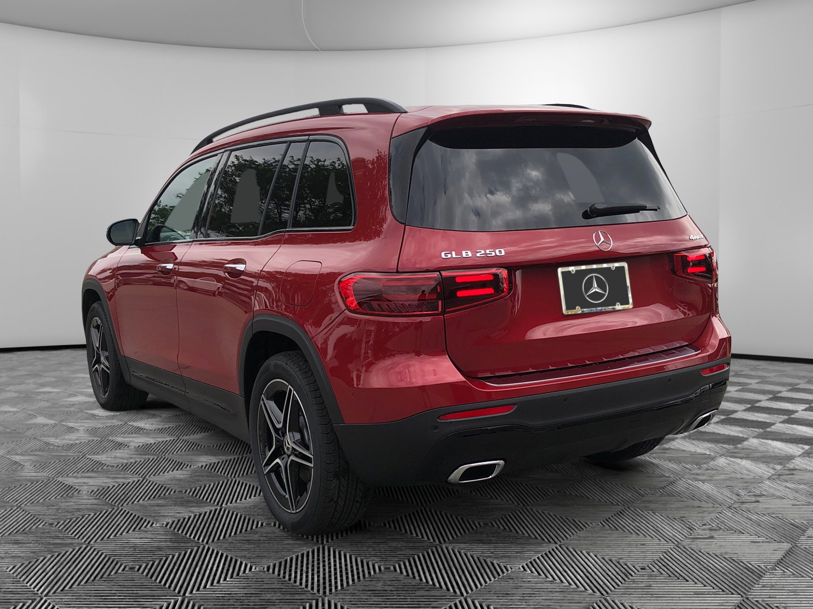 2025 Mercedes Benz GLB 250 4MATIC photo 3