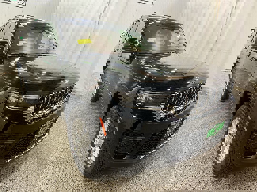 2025 Jeep Grand Cherokee Laredo's photo