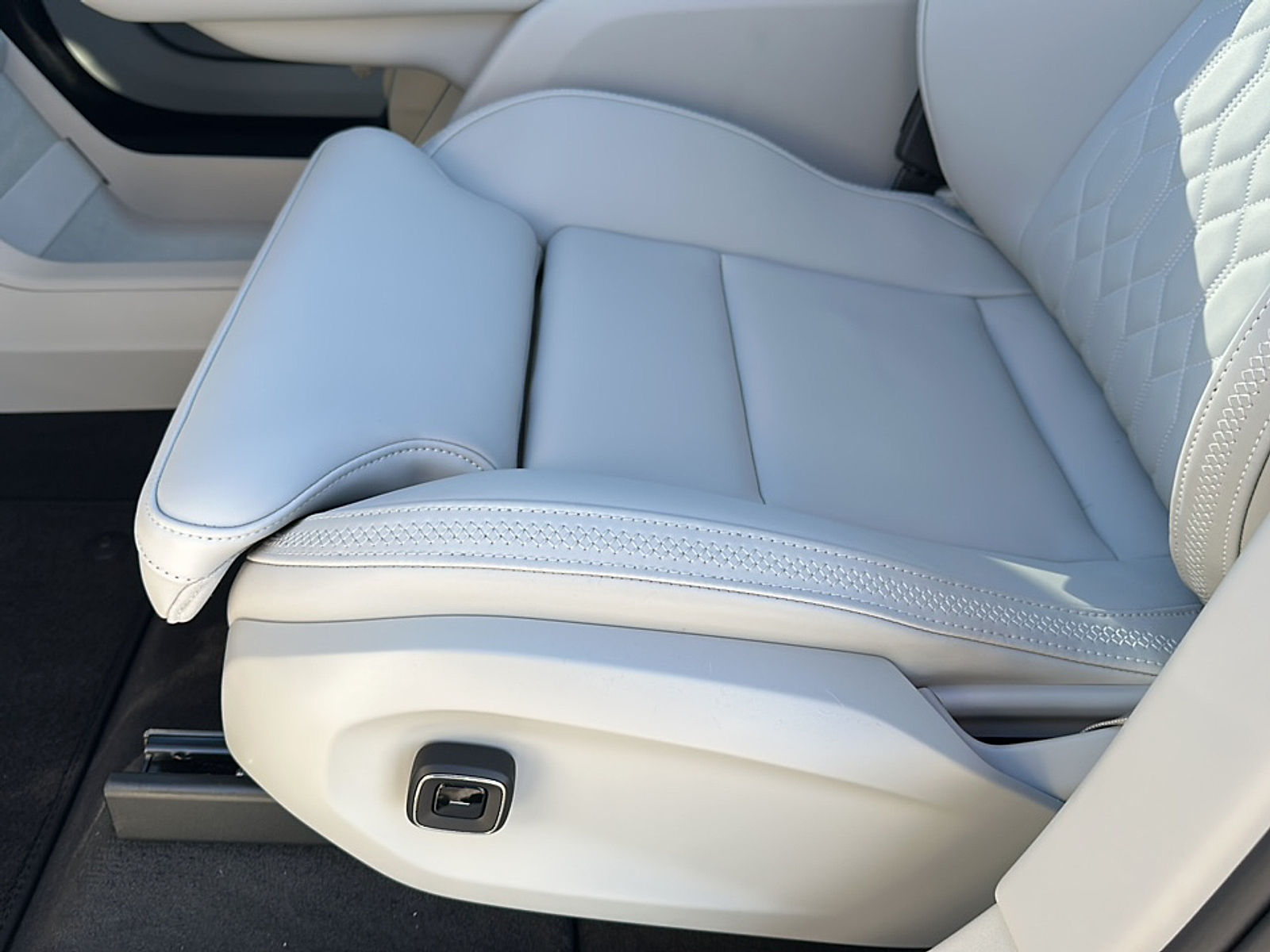 2025 Volvo EX90 Twin Motor Ultra photo 6