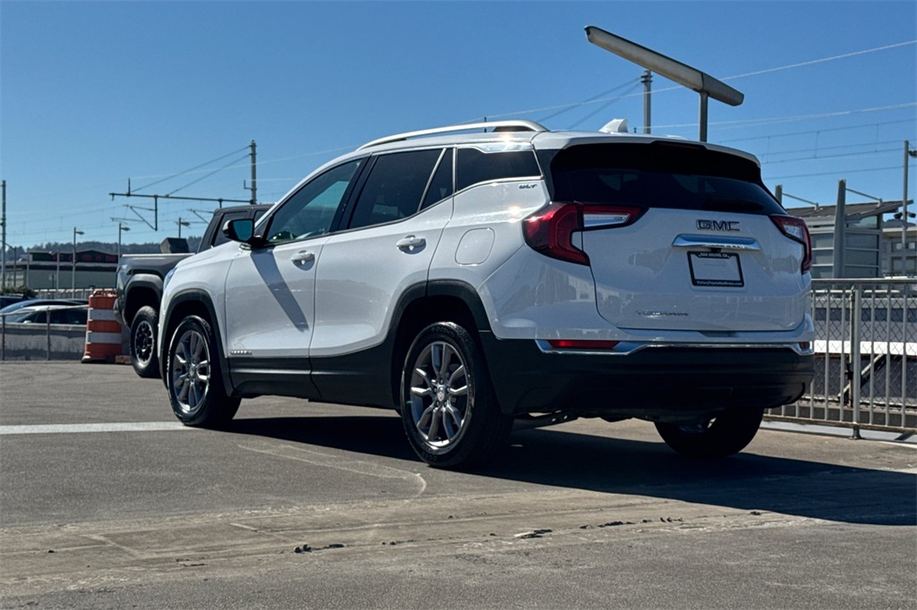 2024 Gmc Terrain SLT photo 2
