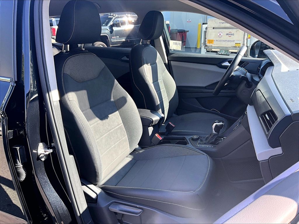 2022 Volkswagen Taos SE photo 4