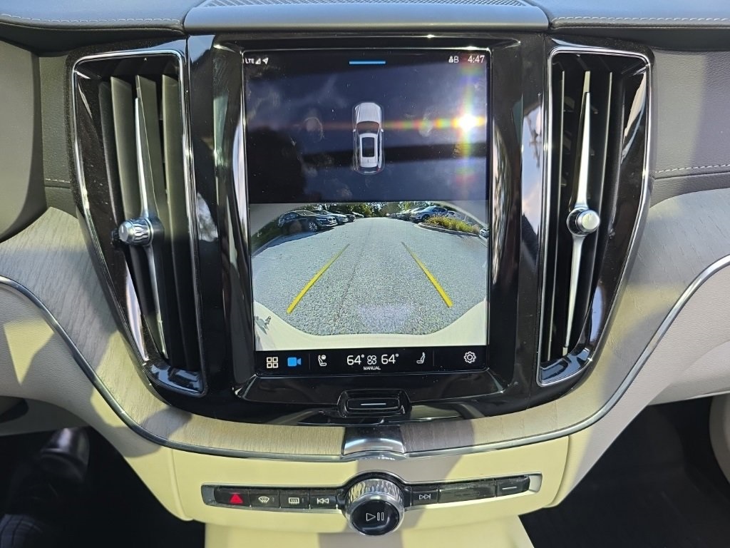 2023 Volvo XC60 B5 Ultimate photo 13