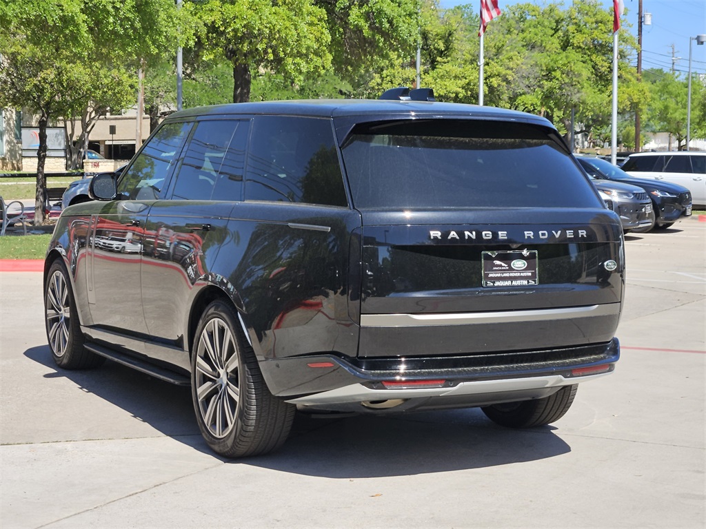 2023 Land Rover Range Rover SE photo 4