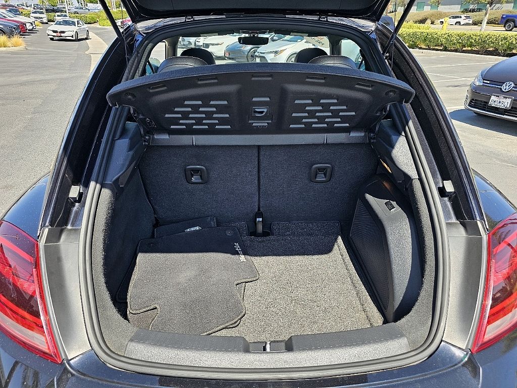 2018 Volkswagen Beetle SE photo 6