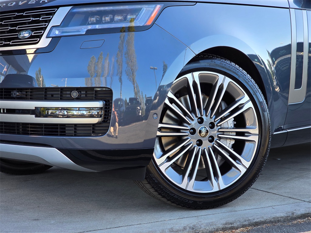 2025 Land Rover Range Rover SE photo 2