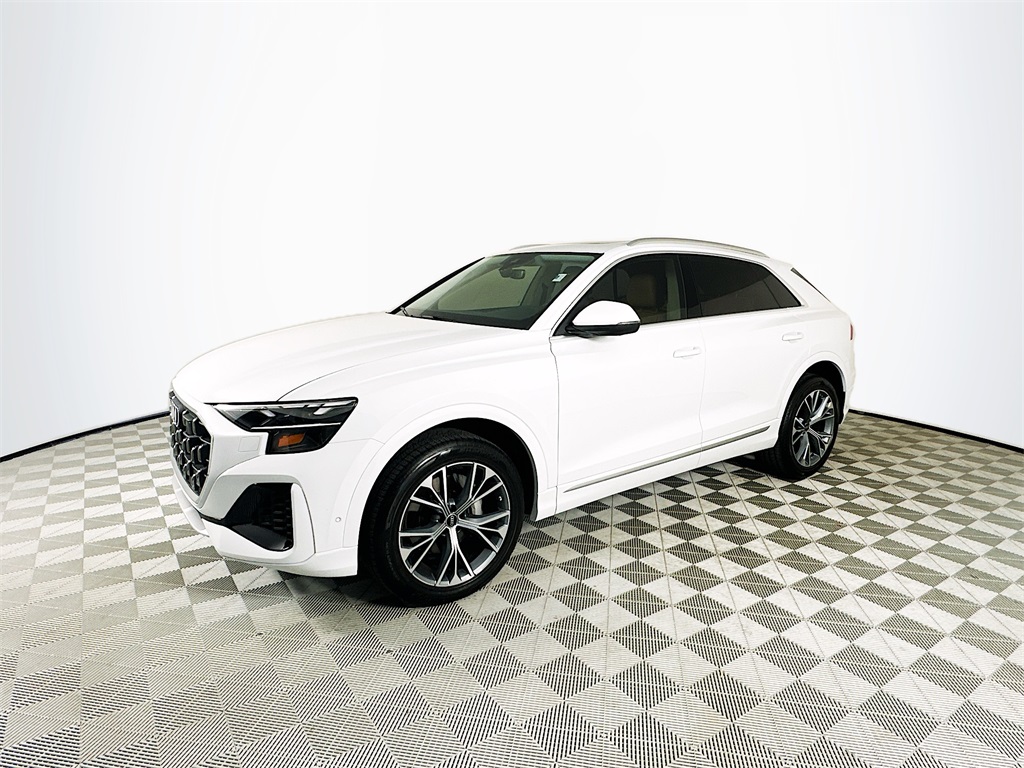2025 Audi Q8 55 Premium Plus photo 3