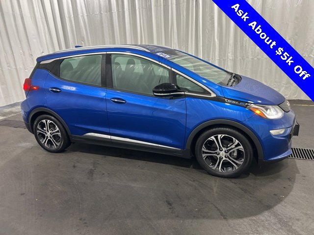 Used 2020 Chevrolet Bolt EV Premier with VIN 1G1FZ6S05L4145640 for sale in Grants Pass, OR