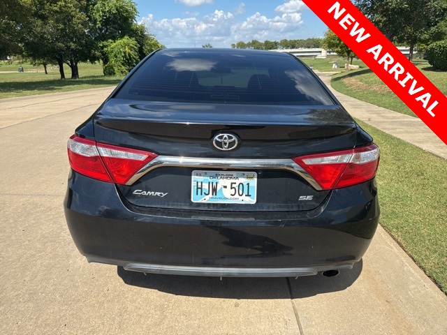 2017 Toyota Camry SE photo 3