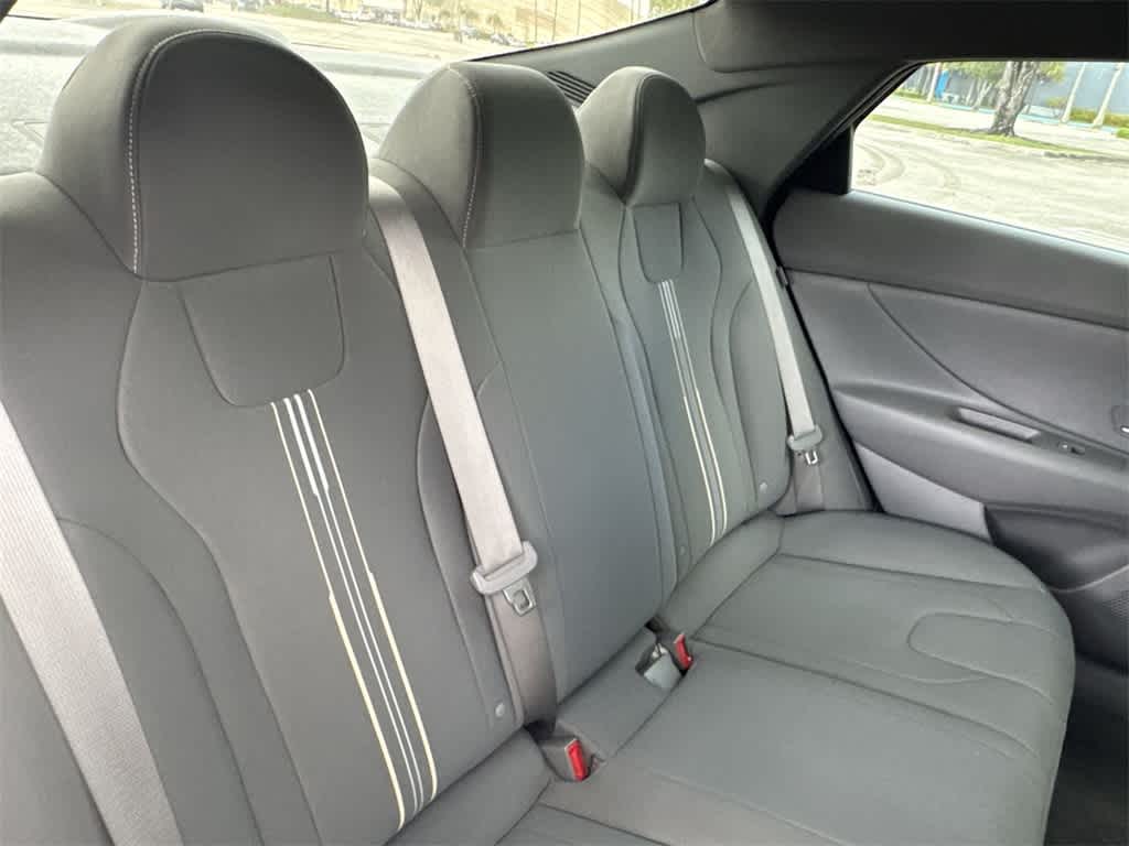 2024 Hyundai Elantra SEL photo 25