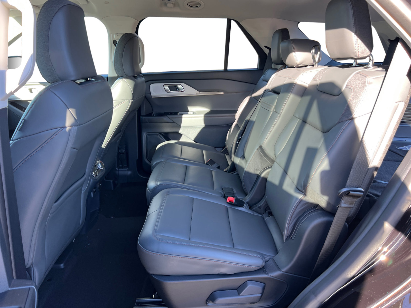 2025 Ford Explorer photo 16
