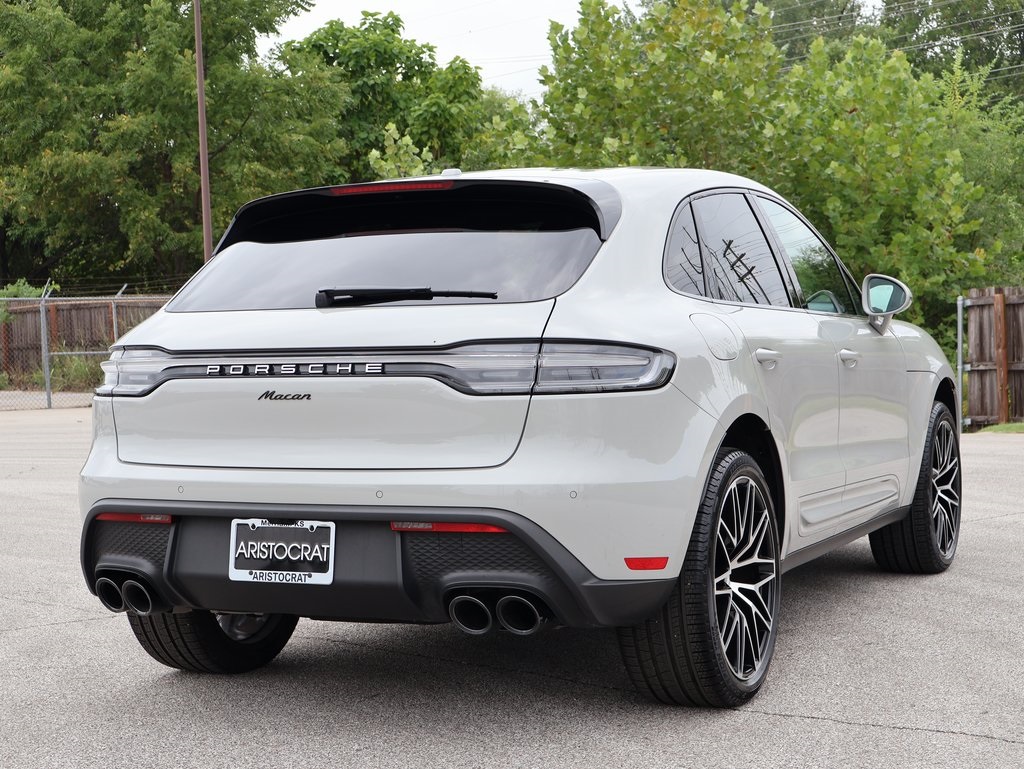2025 Porsche Macan T photo 8