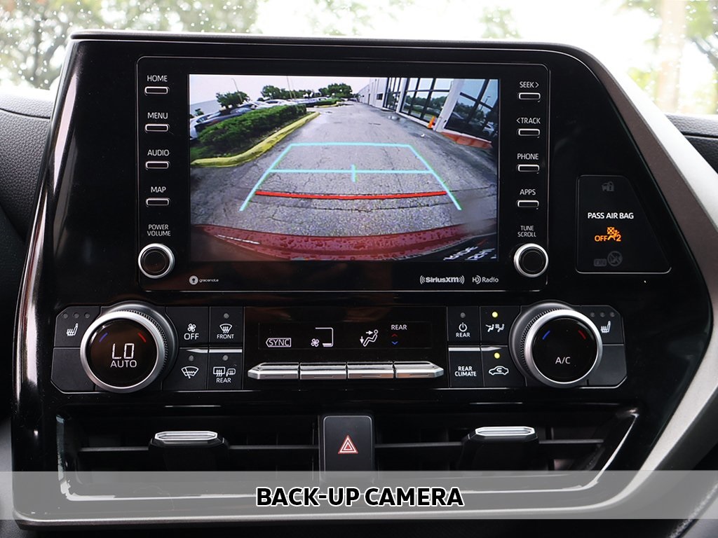 2022 Toyota Highlander XLE photo 2