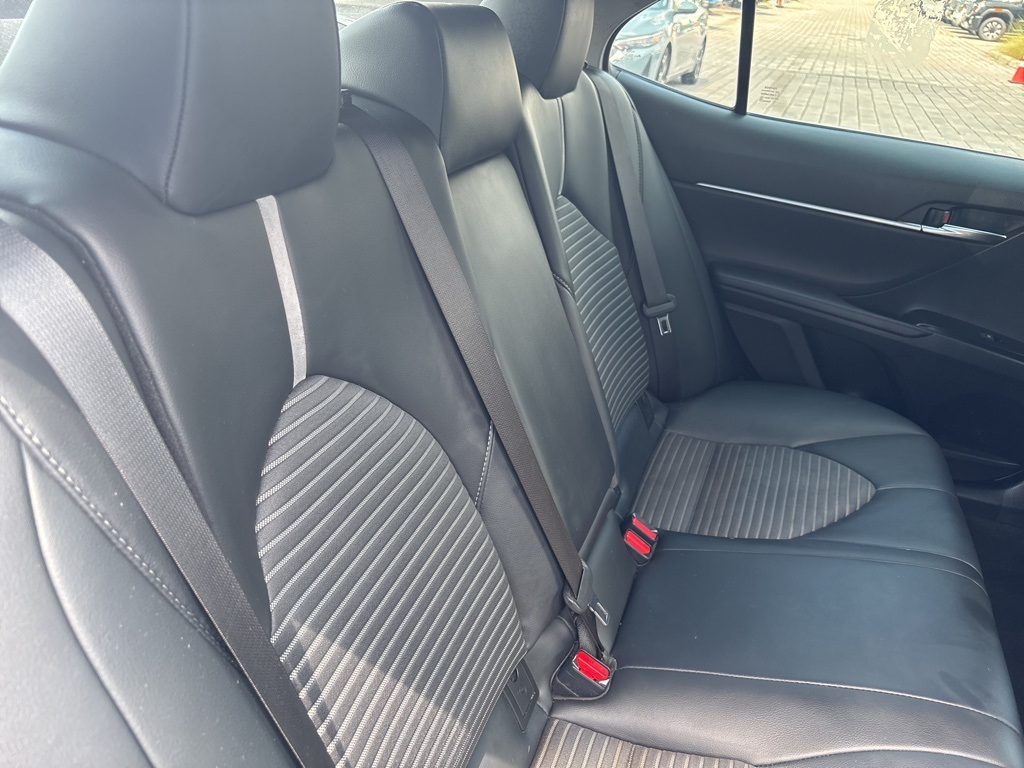 2020 Toyota Camry SE photo 26