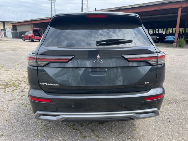 2025 Mitsubishi Outlander SE photo 6