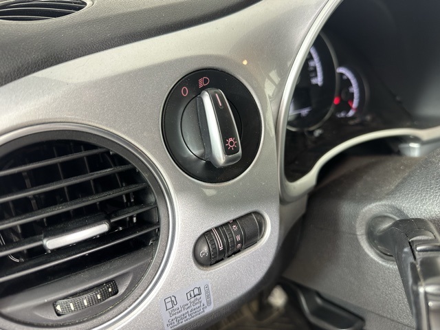 2014 Volkswagen Beetle TDI photo 20