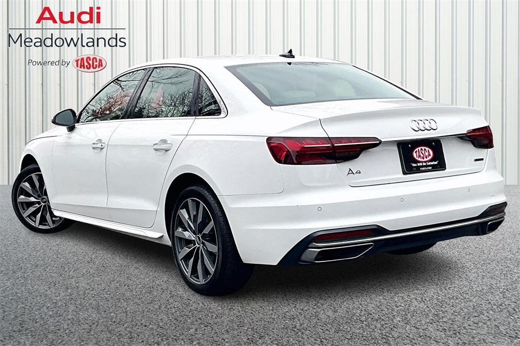 2022 Audi A4 40 Premium Quattro photo 4