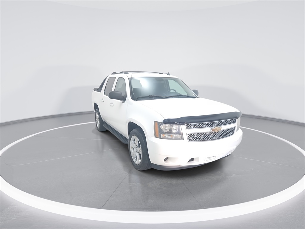 2011 Chevrolet Avalanche LS photo 2