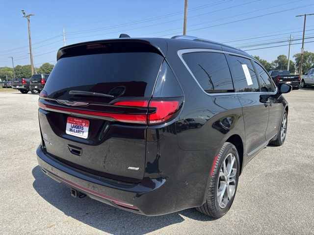 2025 Chrysler Pacifica Pinnacle photo 4