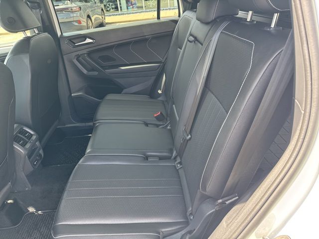 2024 Volkswagen Tiguan SE R-Line Black photo 13