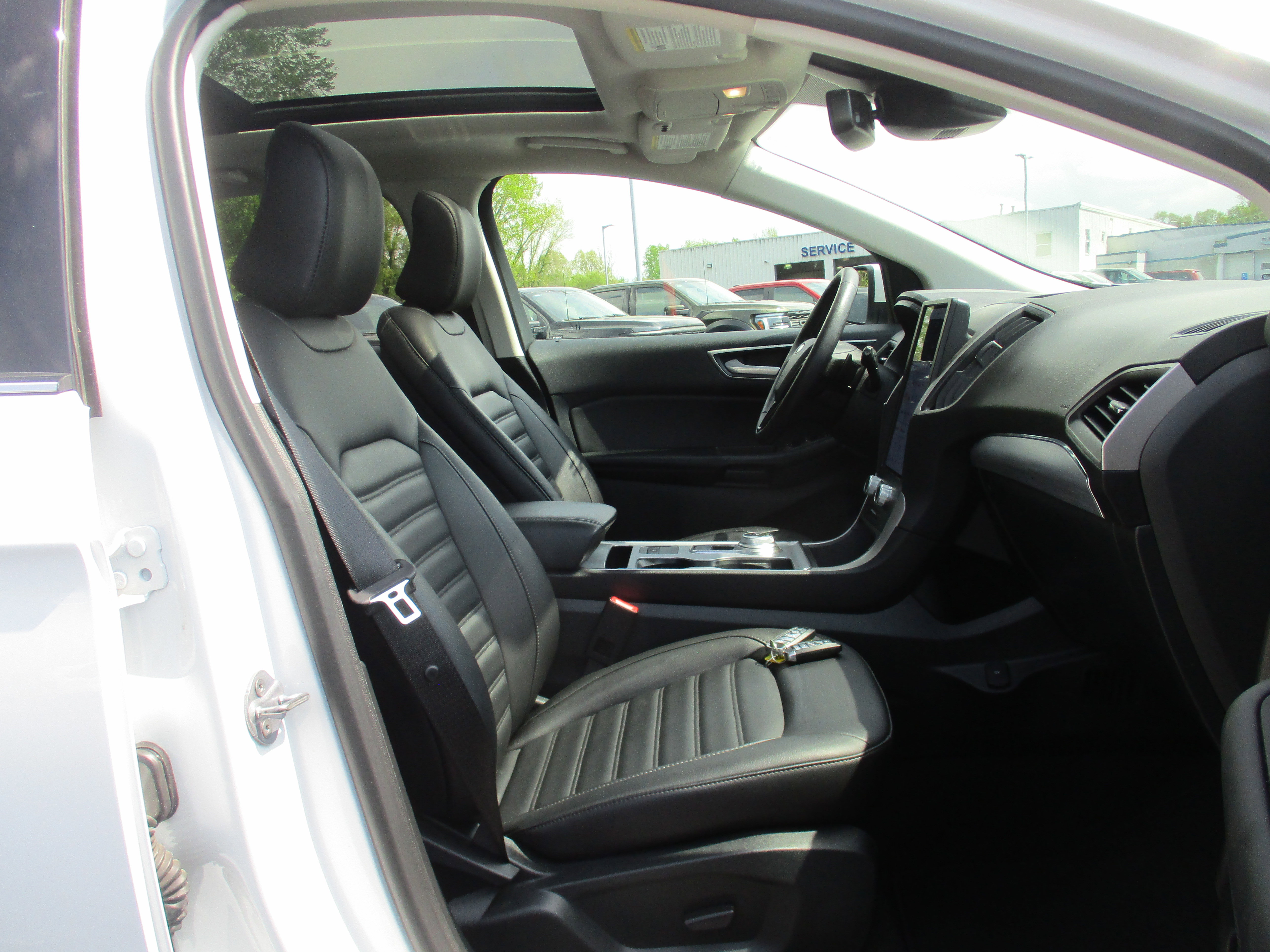 2022 Ford Edge SEL photo 16