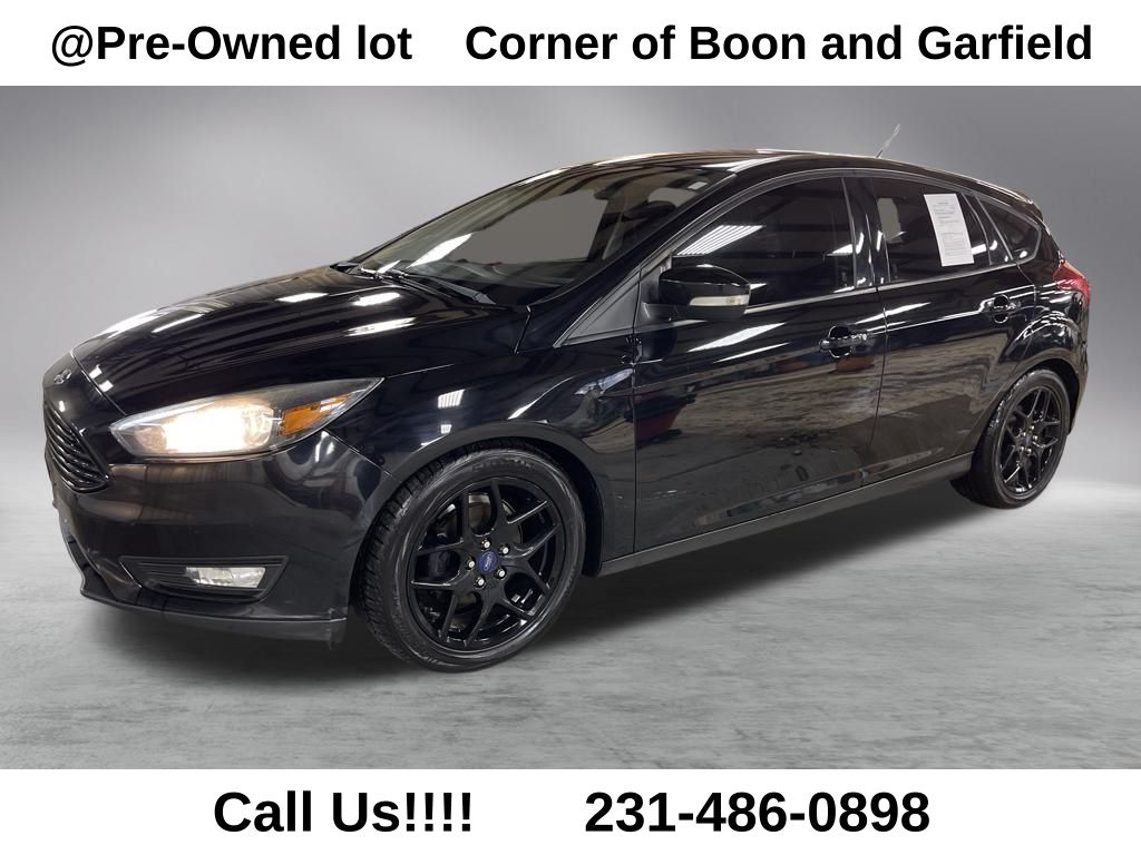 2016 Ford Focus SE's photo