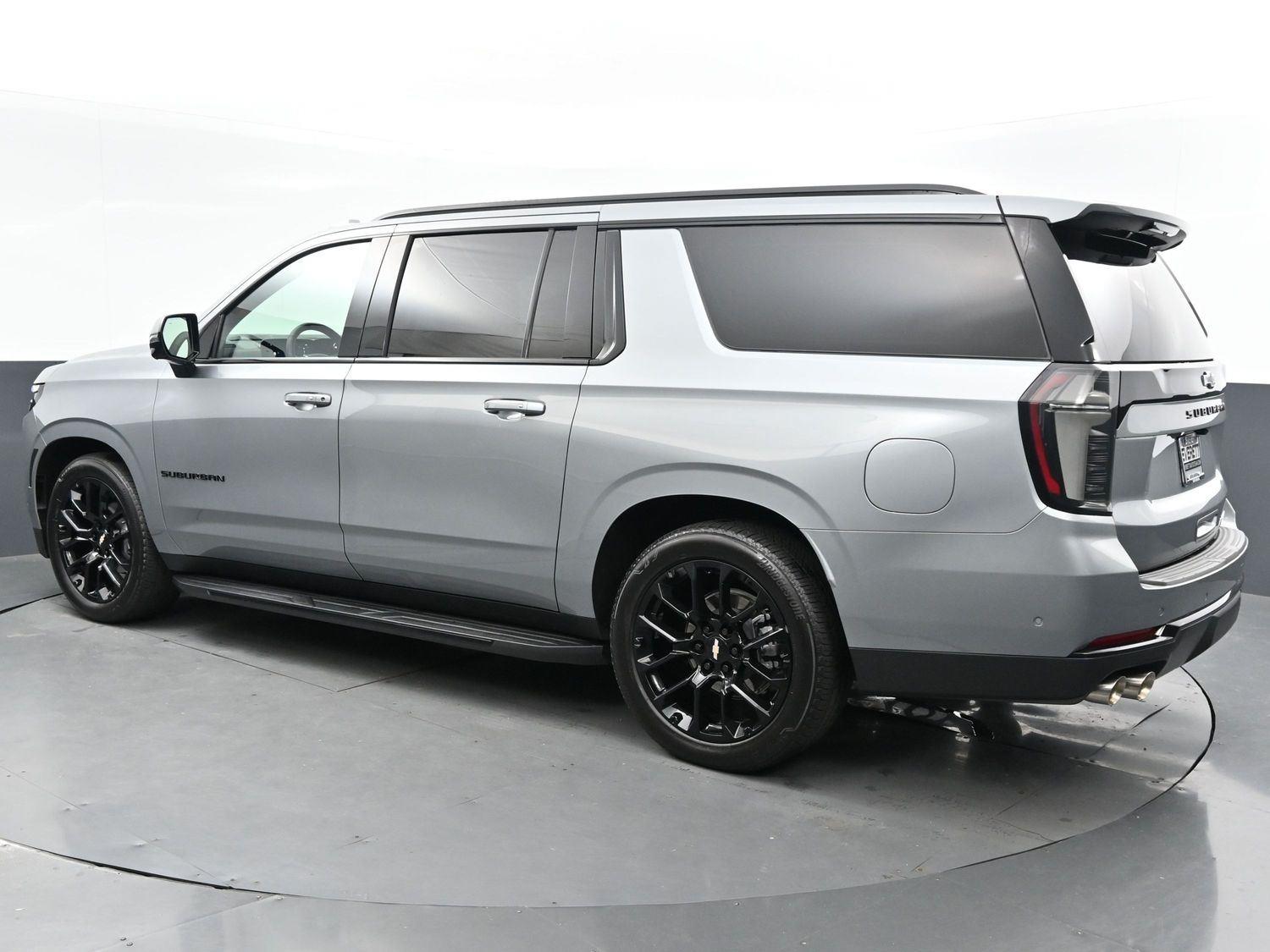 2025 Chevrolet Suburban RST photo 5