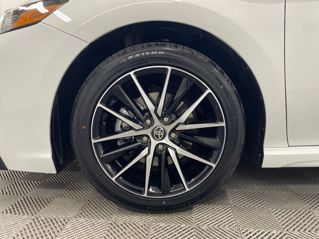 2024 Toyota Camry SE photo 9