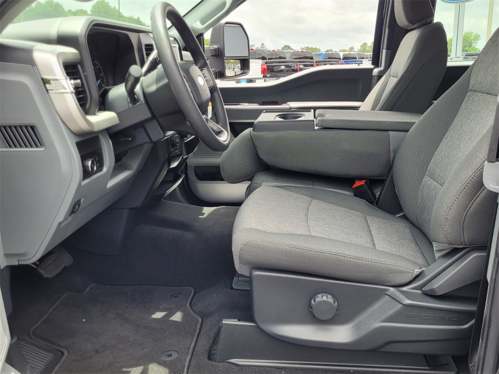 2025 Ford F-350 XL photo 5