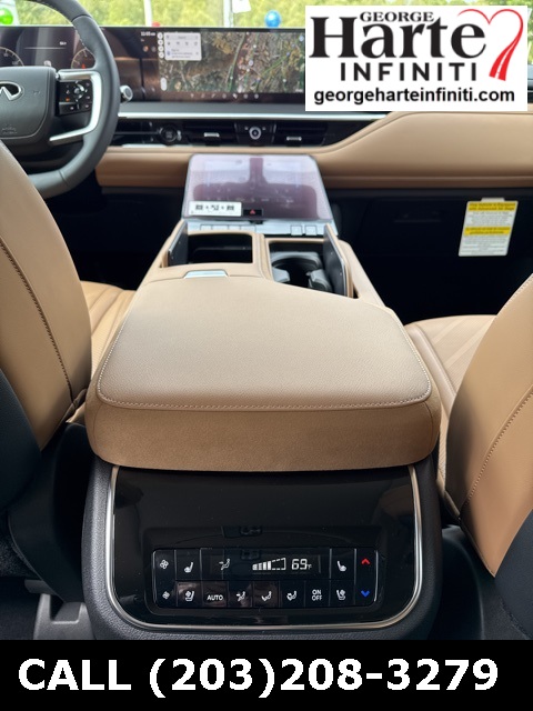 2026 Infiniti QX80 Luxe photo 14