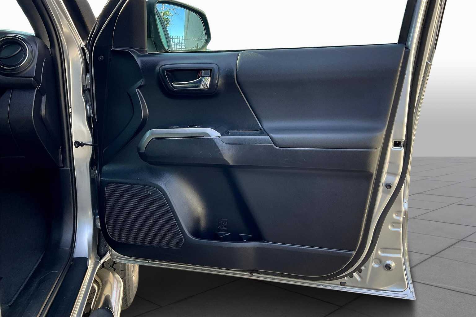 2020 Toyota Tacoma TRD Sport Double Cab V6 photo 20