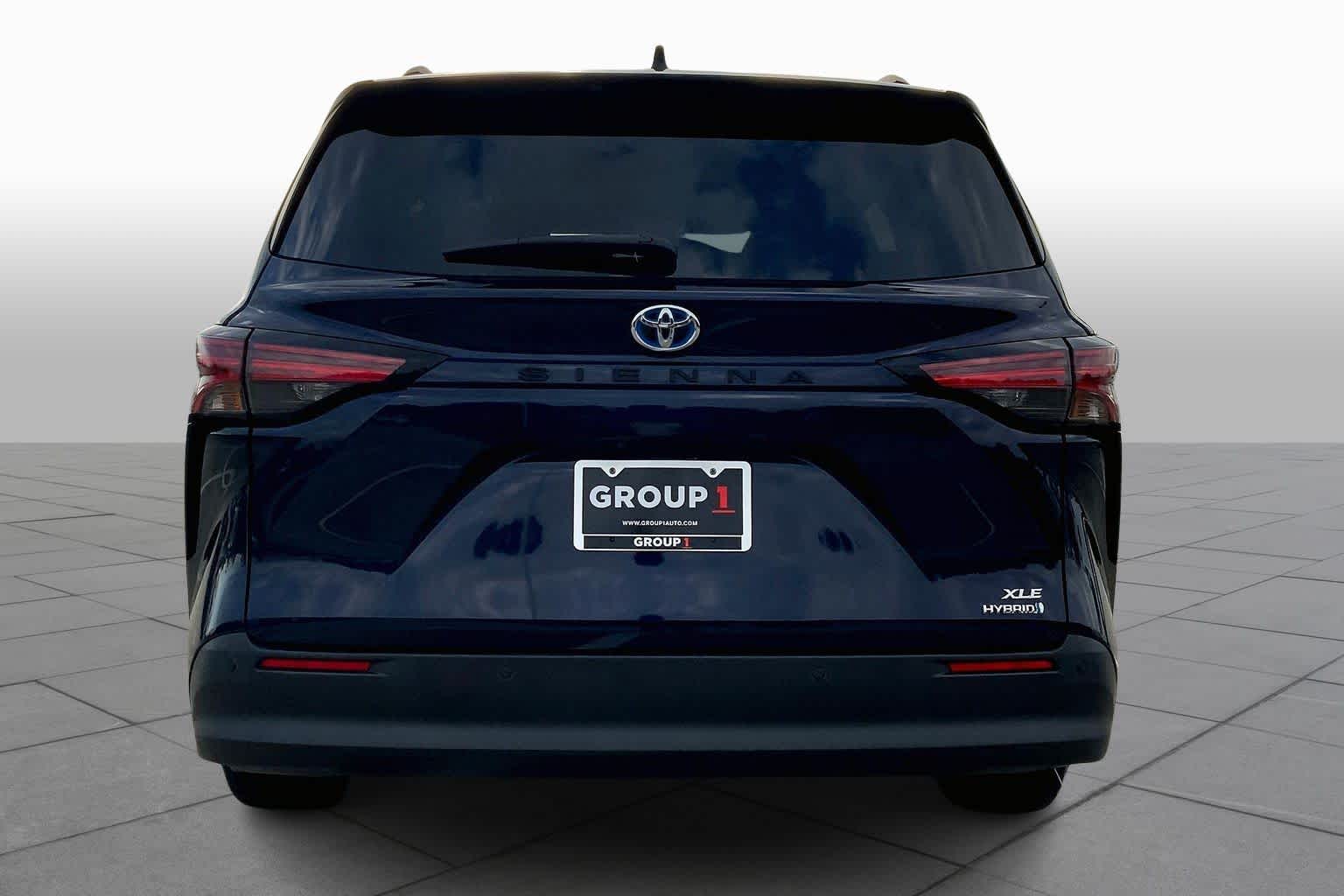 2022 Toyota Sienna XLE photo 4