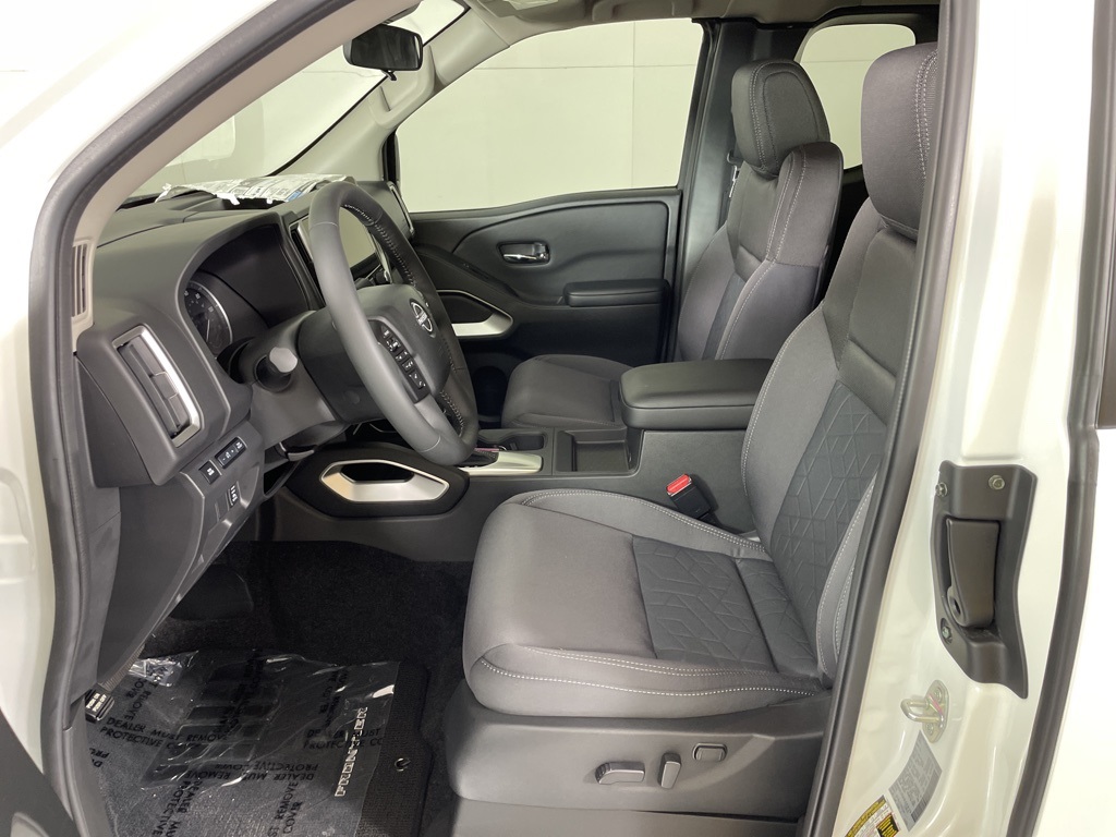 2025 Nissan Frontier SV photo 18