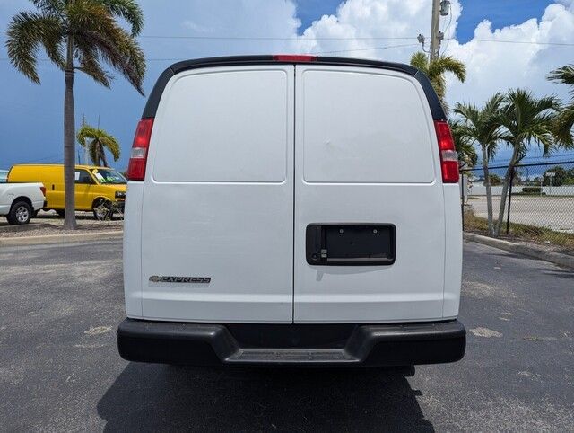 2024 Chevrolet Express 2500 Cargo photo 4