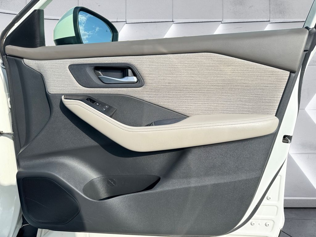 2022 Nissan Rogue SV photo 15