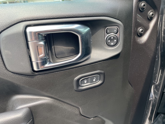 2025 Jeep Wrangler Rubicon photo 8