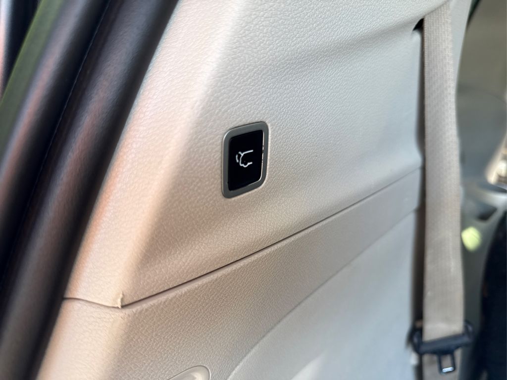2020 Chrysler Voyager LXi photo 12