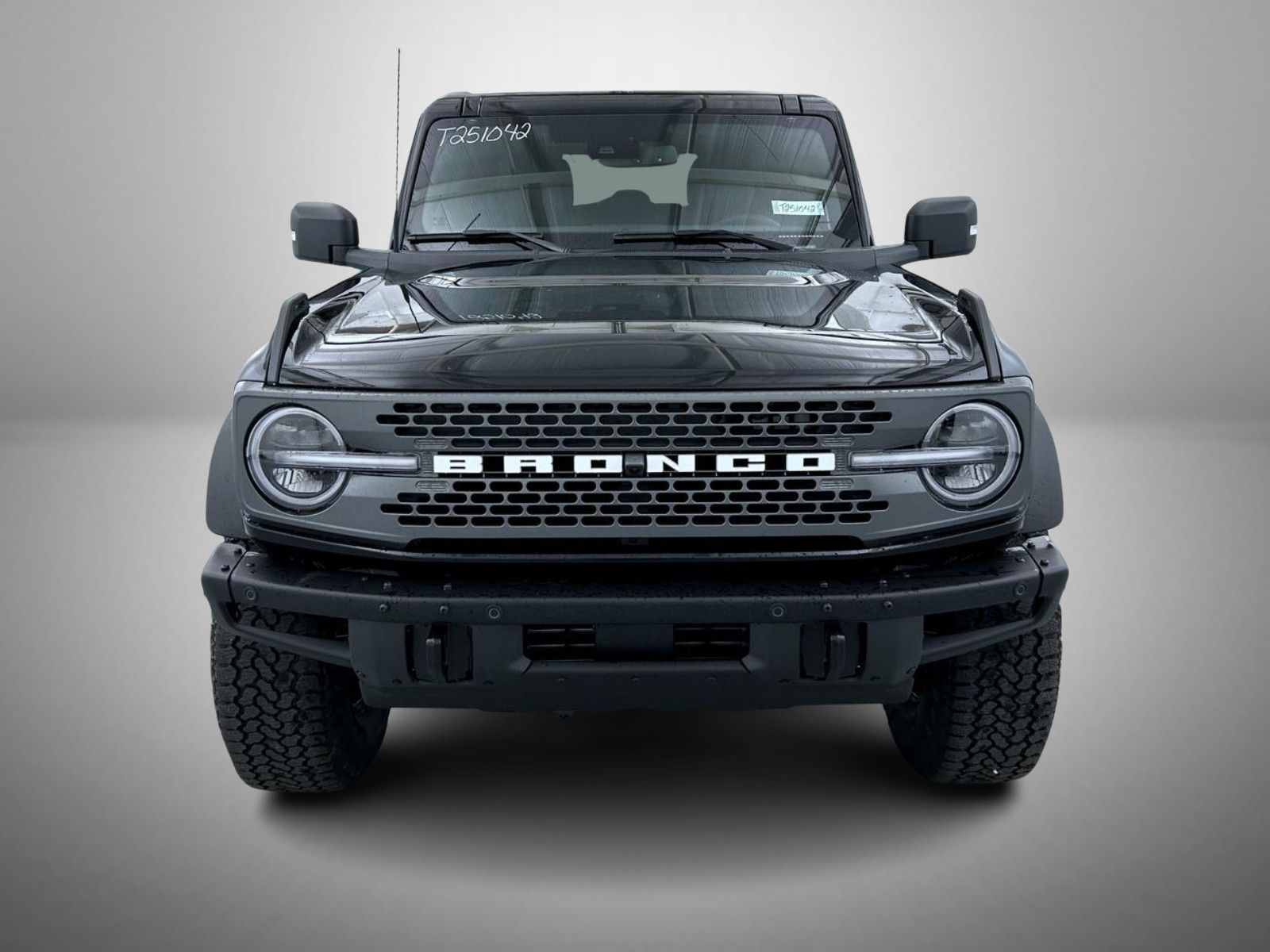 2025 Ford Bronco Badlands photo 2