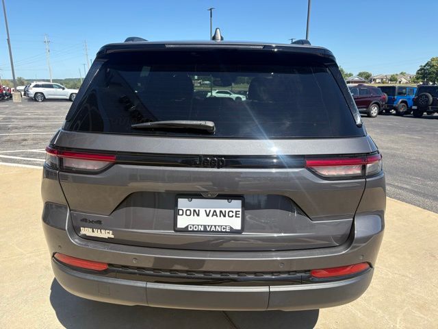 2022 Jeep Grand Cherokee Altitude photo 2