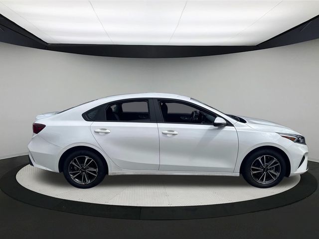 2023 Kia Forte LXS photo 3
