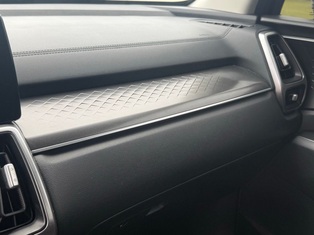 2022 Kia Sorento LX photo 22