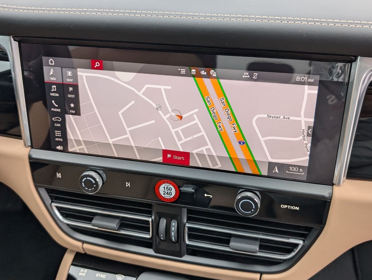 2025 Porsche Macan T photo 13