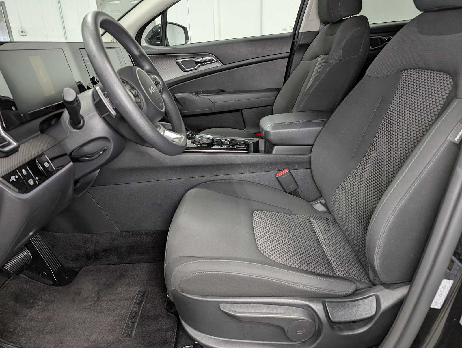 2023 Kia Sportage Hybrid LX photo 2